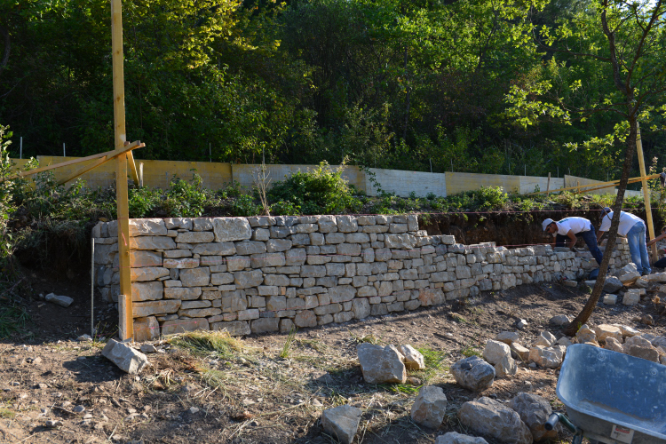 Monter un mur en Pierre